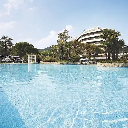 Hotel Radisson Blu Majestic 4*